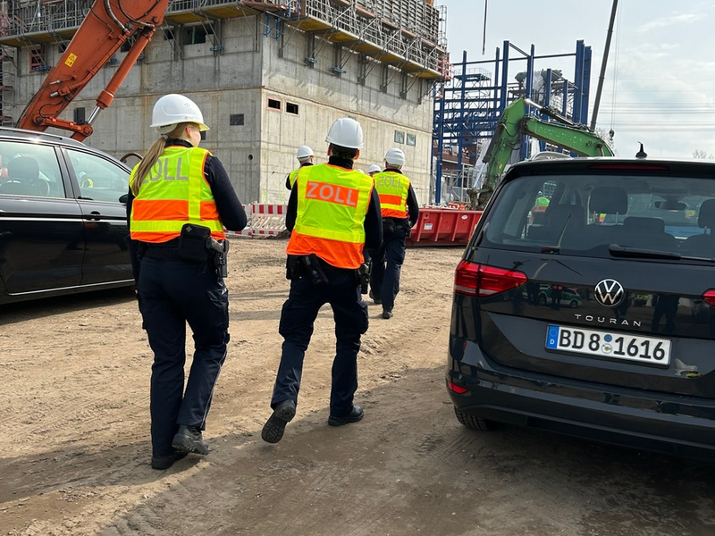 HZA-LÖ: Zoll stoppt Feuerwehr-Oldtimer auf der BAB 5 - Foto: presseportal.de