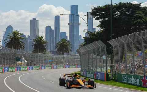 McLaren-Pilot Lando Norris fuhr beim Training in Melbourne die schnellste Zeit. - Foto: Scott Barbour/AP