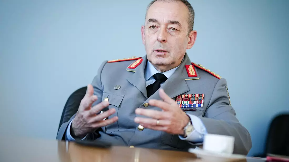 Generalinspekteur Carsten Breuer empfiehlt eine Angriffsabwehrlösung im Nato-Verbund. - Bild: Kay Nietfeld/dpa