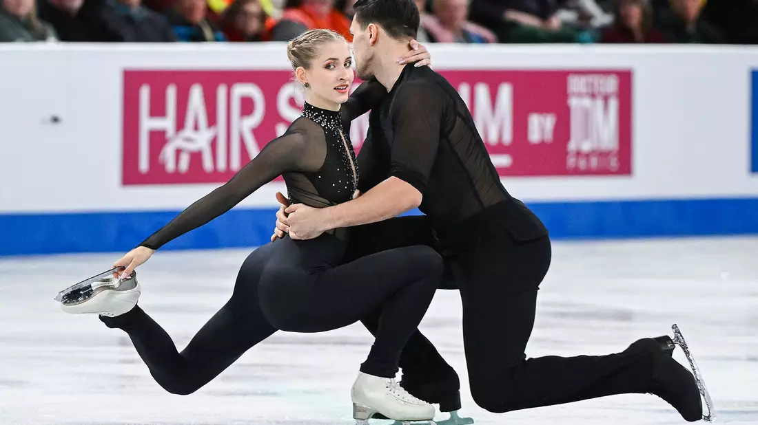 Die Eiskunstläufer Minerva Fabienne Hase und Nikita Wolodin haben bei der WM in Montreal die Bronzemedaille gewonnen. - Bild: Graham Hughes/The Canadian Press/AP/dpa