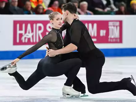 Die Eiskunstläufer Minerva Fabienne Hase und Nikita Volodin haben bei der WM in Montreal die Bronzemedaille gewonnen. - Foto: Graham Hughes/The Canadian Press/AP/dpa