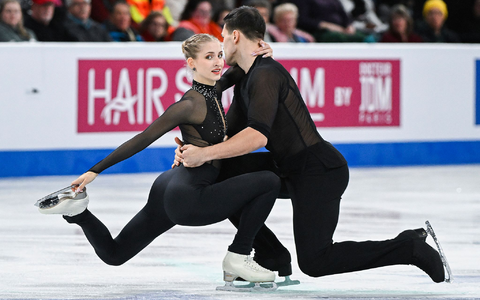 Die Eiskunstläufer Minerva Fabienne Hase und Nikita Wolodin haben bei der WM in Montreal die Bronzemedaille gewonnen. - Foto: Graham Hughes/The Canadian Press/AP/dpa