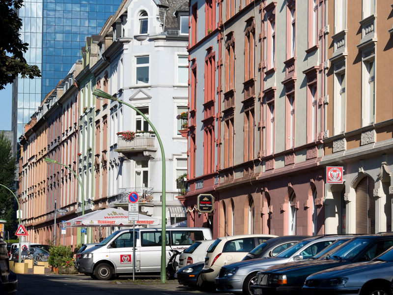 Blick auf eine Häuserzeile im Frankfurter Nordend. - Foto: Frank Rumpenhorst/dpa