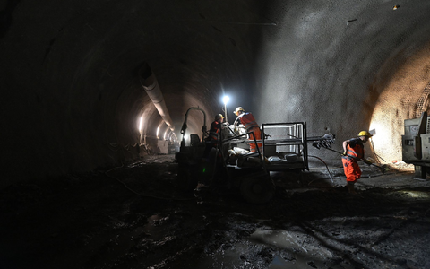Auf der Baustelle des Brennerbasistunnels ist es zu einem tödlcihen Unfall gekommen. - Foto: Angelika Warmuth/dpa Auf der Baustelle des Brennerbasistunnels ist es zu einem tödlcihen Unfall gekommen. - Foto: Angelika Warmuth/dpa