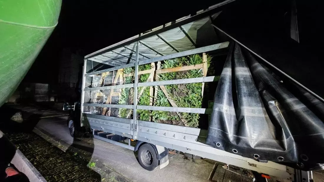 POL-DEL: Autobahnpolizei Ahlhorn: Erheblich überladener Kleintransporter auf der Autobahn 1 im Bereich Harpstedt kontrolliert - Bild: presseportal.de