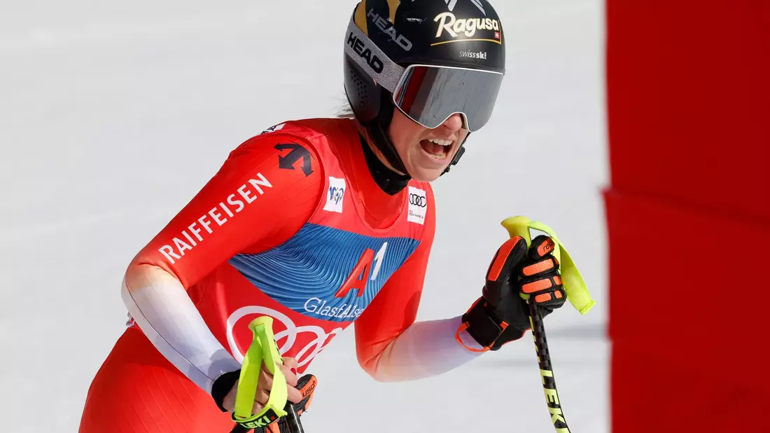 Ski alpin: Weltcup, Super G, Damen: Behrami aus der Schweiz fährt in den Zielbereich ein. - Bild: Alessandro Trovati/AP/dpa