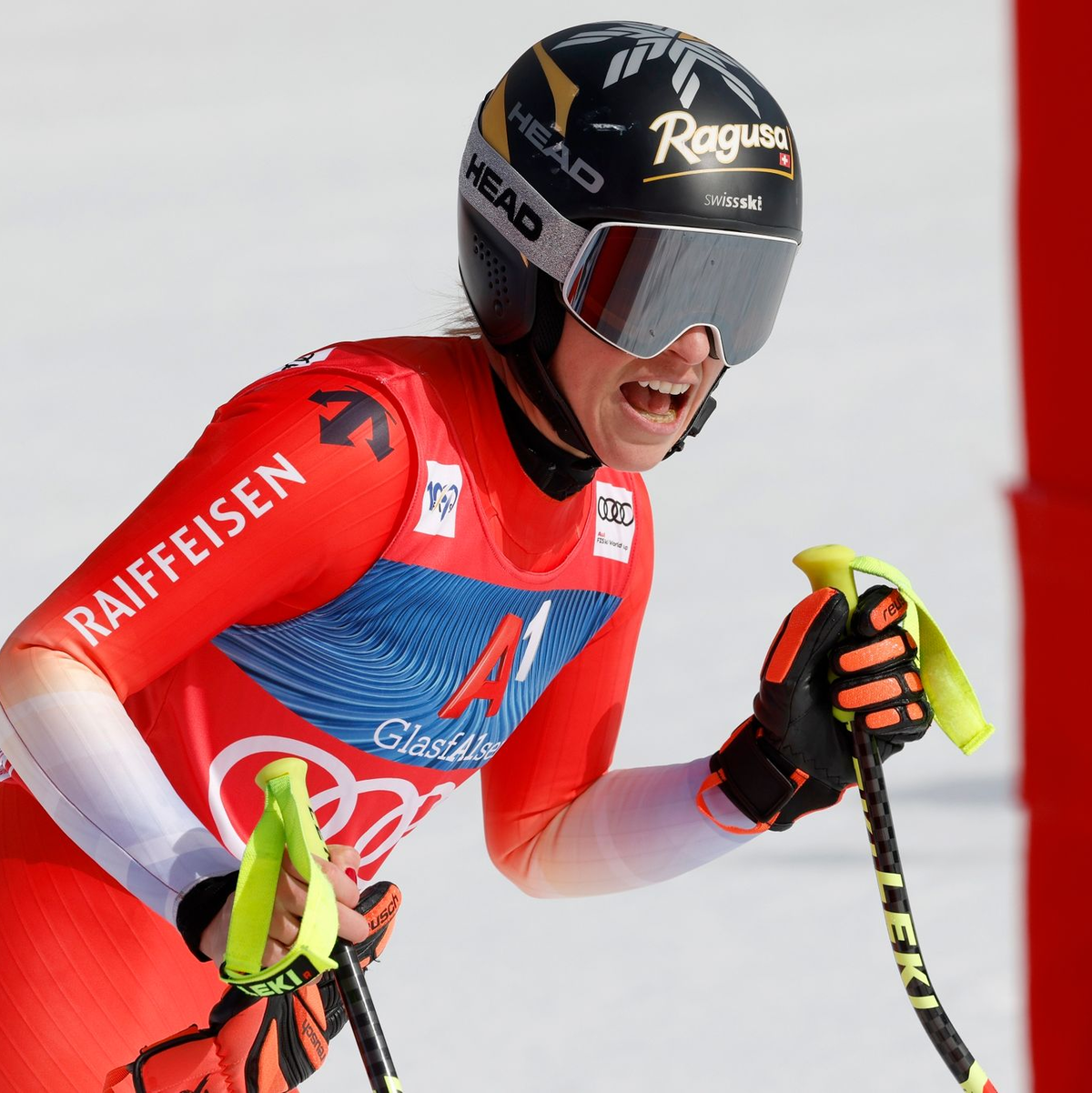Ski alpin: Weltcup, Super G, Damen: Behrami aus der Schweiz fährt in den Zielbereich ein. - Foto: Alessandro Trovati/AP/dpa
