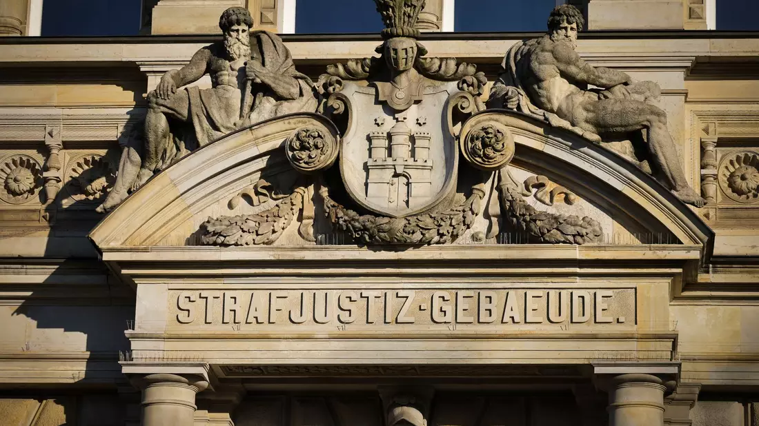 Das Urteil des Landgerichts Hamburg gegen einen 30-Jährigen wegen zahlreicher Sexualstraftaten ist rechtskräftig. - Bild: Christian Charisius/dpa