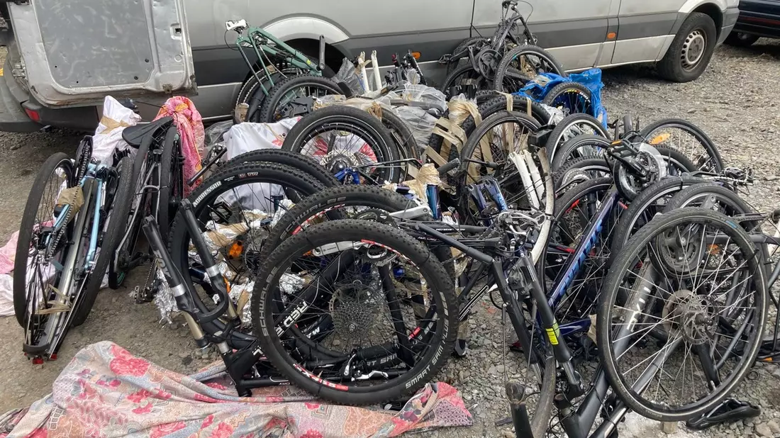 POL-E: Essen: Aufmerksame Zeugin meldet verdächtigen Transporter - 22 Fahrräder sichergestellt - Bild: presseportal.de