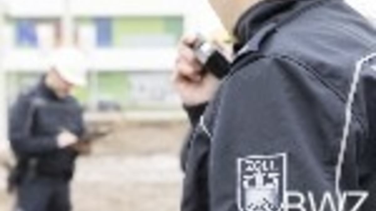 HZA-AC: Zoll prüft Baugewerbe - Bundesweite Schwerpunktprüfung gegen Schwarzarbeit Hauptzollamt Aachen nimmt Baustellen ins Visier - Foto: presseportal.de