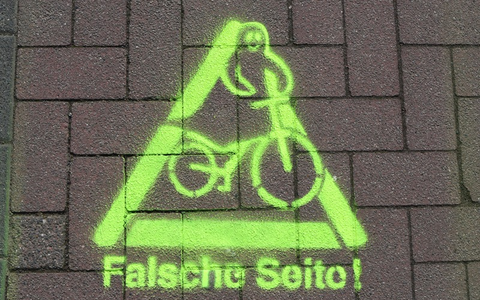 POL-ST: Greven, mit Sprühschablonen gegen Geisterradler - Foto: presseportal.de