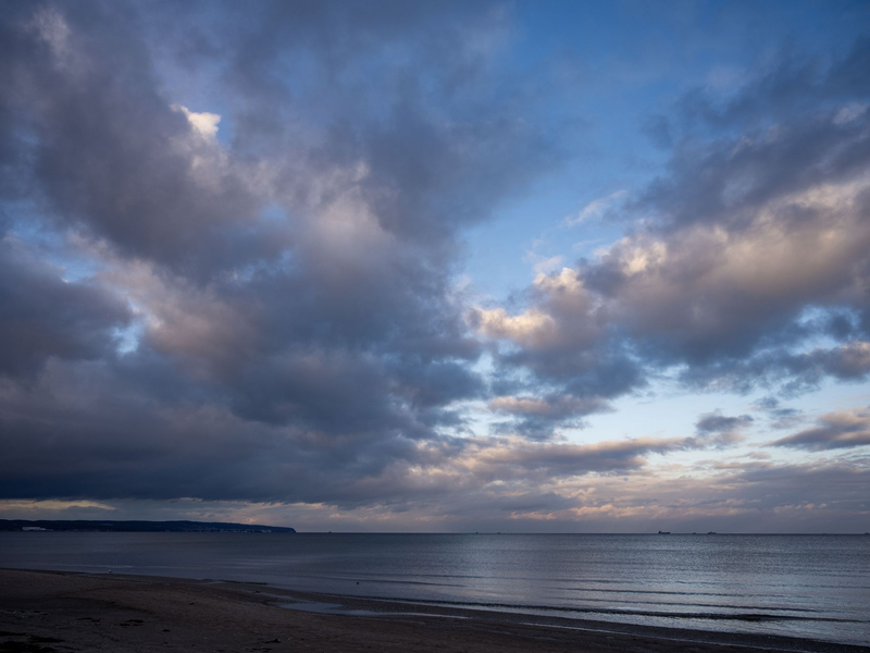 Das Wetter am Wochenende wird wechselhaft und kühl. - Foto: Stefan Sauer/dpa