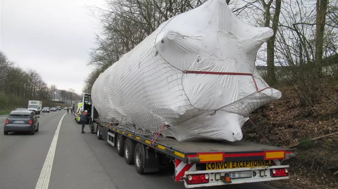 POL-MK: Schwer daneben: Kontrolle eines nicht genehmigten Schwertransports - Bild: presseportal.de