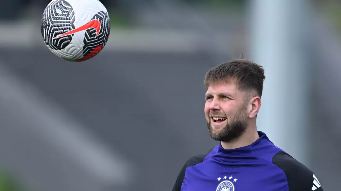 Der DFB wechselt ab 2027 den Ausrüster: Von Adidas geht es dann zu Nike. - Bild: Arne Dedert/dpa