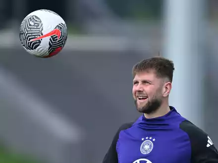 Der DFB wechselt ab 2027 den Ausrüster: Von Adidas geht es dann zu Nike. - Foto: Arne Dedert/dpa