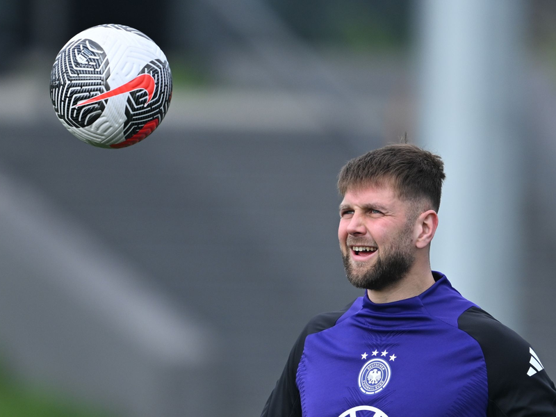 Der DFB wechselt ab 2027 den Ausrüster: Von Adidas geht es dann zu Nike. - Foto: Arne Dedert/dpa