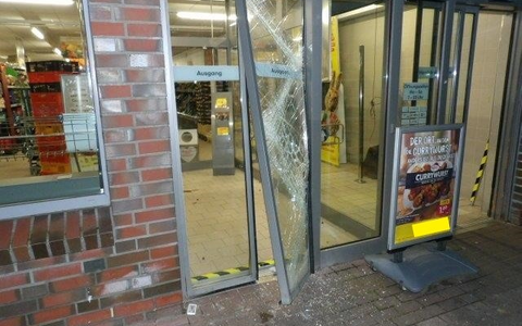 POL-D: Flingern - Einbruch bei Lebensmitteldiscounter - Tatbeute mit Einkaufswagen weggeschafft - Festnahme - U-Haf - Foto: presseportal.de