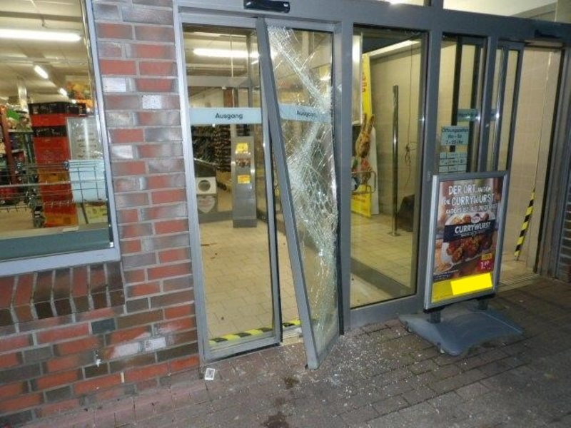 POL-D: Flingern - Einbruch bei Lebensmitteldiscounter - Tatbeute mit Einkaufswagen weggeschafft - Festnahme - U-Haf - Foto: presseportal.de