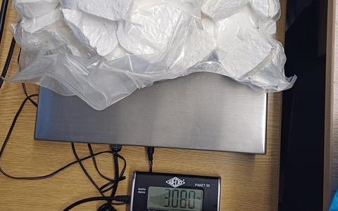 BPOL NRW: Grenzüberschreitendes Polizeiteam stellt 3,06 Kilogramm Kokain auf der Bundesautobahn 3 in Rees sicher - Foto: presseportal.de