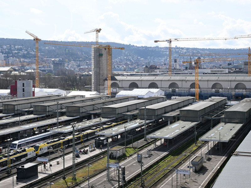 Der Bahnhof des Bahnprojekts Stuttgart 21, bei der der Stuttgarter Hauptbahnhof unter die Erde verlegt werden soll. - Foto: Bernd Weißbrod/dpa