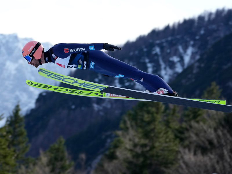 War beim Skifliegen in Planica als Zehnter bester Deutscher: Pius Paschke. - Foto: Darko Bandic/AP/dpa