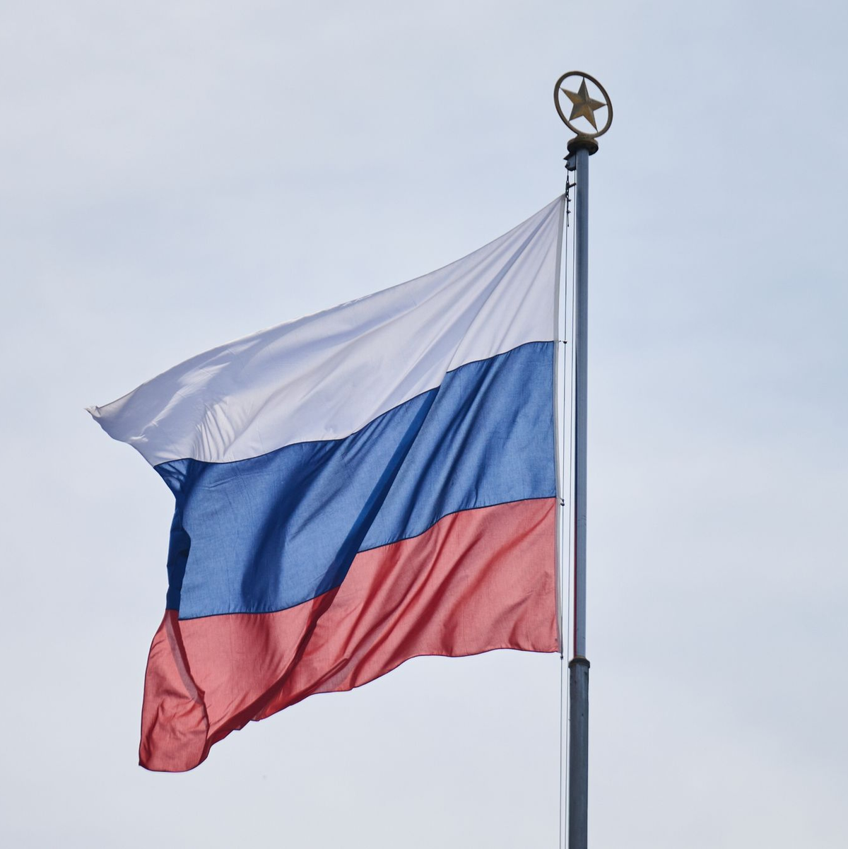 Ein russisches Flugzeug ist abgestürzt. (Symbolbild) - Foto: Annette Riedl/dpa