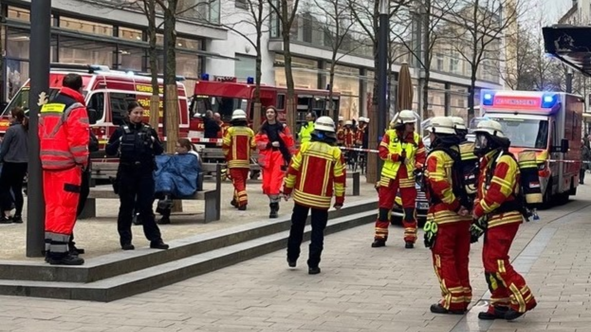 FW Minden: Austritt einer unbekannten Flüssigkeit in Drogeriemarkt verursacht Feuerwehreinsatz - Foto: presseportal.de