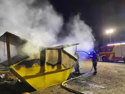 FW-OG: Bauschuttcontainer brennt aus - Foto: presseportal.de