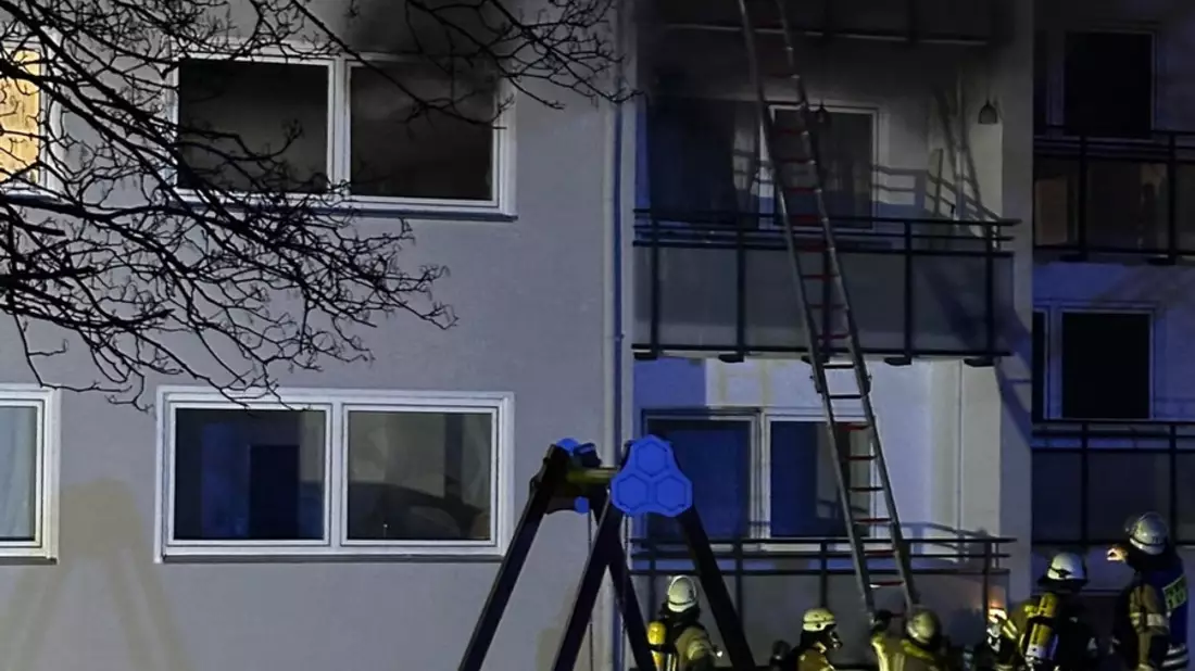 FW Menden: Brandeinsatz in Menden fordert rund 100 Einsatzkräfte - Bild: presseportal.de