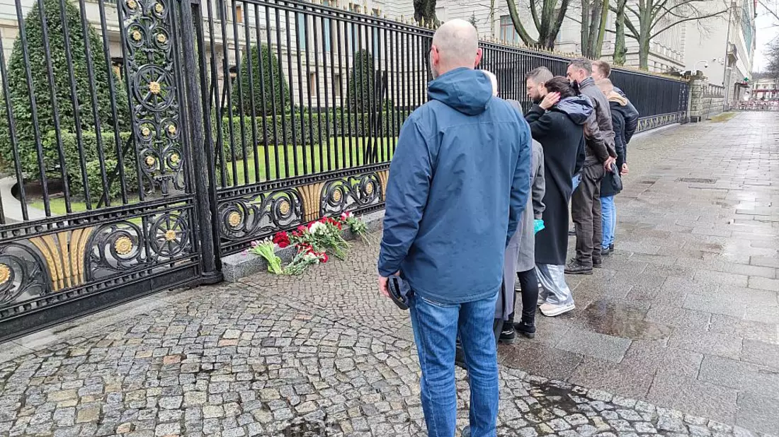 Beileidsbekundungen vor der russischen Botschaft am 23.03.2024 - Bild: über dts Nachrichtenagentur