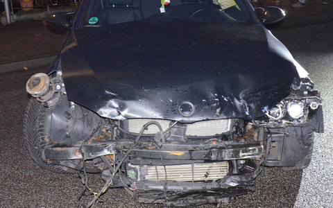 POL-DEL: Landkreis Wesermarsch: Autoposer verursacht alleinbeteiligt Verkehrsunfall mit hohem Sachschaden ++ Führerschein beschlagnahmt ++ Zeugenaufruf - Foto: presseportal.de