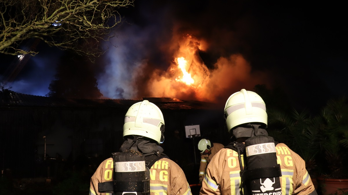 FW-SE: Schuppenbrand greift auf Einfamilienhaus über - Foto: presseportal.de