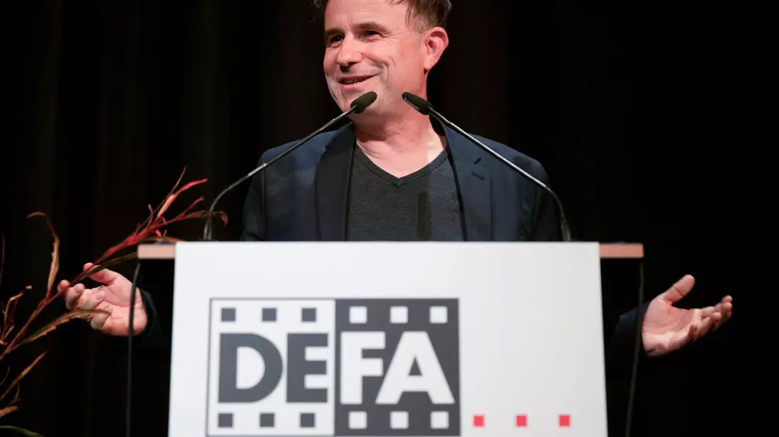 Drehbuchautor Thomas Wendrich erhält in Lille den Preis für das beste Drehbuch (Archivbild). - Bild: Monika Skolimowska/dpa