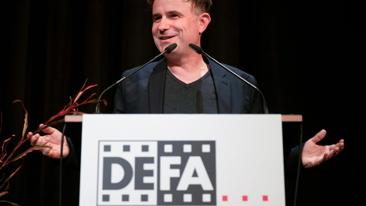 Drehbuchautor Thomas Wendrich erhält in Lille den Preis für das beste Drehbuch (Archivbild). - Foto: Monika Skolimowska/dpa