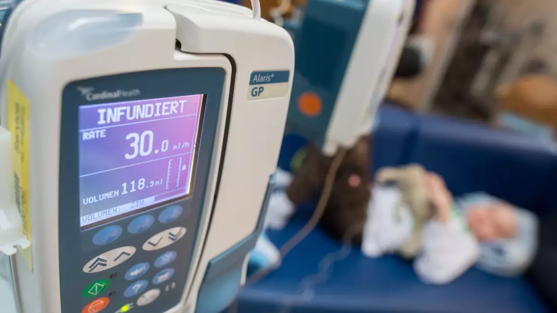 Bei einer Chemotherapie sollen Medikamente verhindern, dass Krebszellen sich teilen und somit vermehren. - Bild: Matthias Balk/dpa