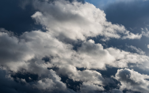 Der April macht, was er will - und das schon im März. Doch das Wetter soll stabiler werden. - Foto: Robert Michael/dpa-Zentralbild/dpa