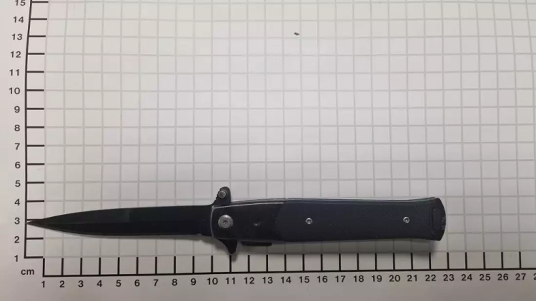 BPOL NRW: Bundespolizei stellt Einhandmesser bei 17-Jährigen sicher - Bild: presseportal.de