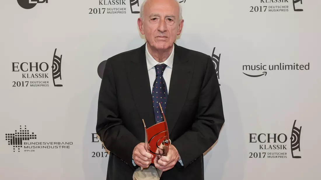 Der Pianist Maurizio Pollini bei der Verleihung des Echo-Klassik im Jahr 2017. - Bild: picture alliance / Axel Heimken/dpa