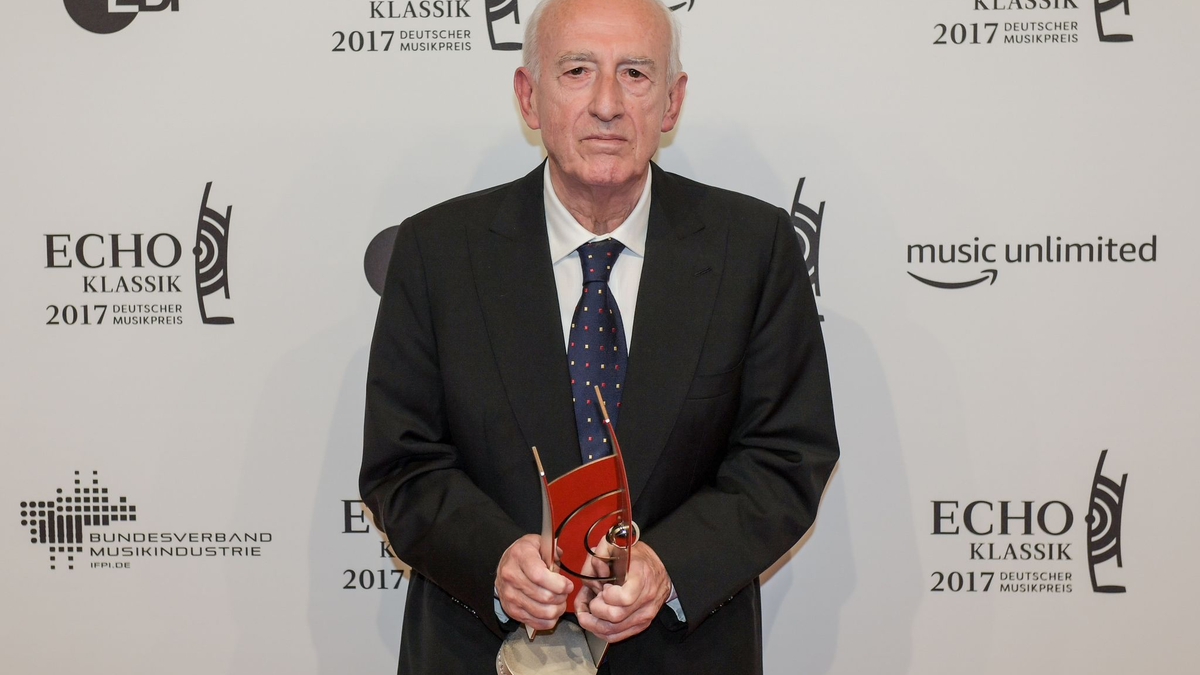 Der Pianist Maurizio Pollini bei der Verleihung des Echo-Klassik im Jahr 2017. - Foto: picture alliance / Axel Heimken/dpa