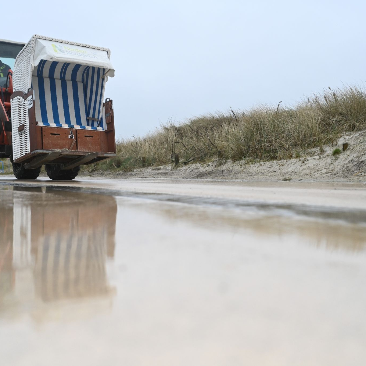 Die Tourismusbetriebe an der niedersächsischen Nordseeküste und auf den Ostfriesischen Inseln bereiten sich auf die neue Urlaubssaison vor. - Foto: Lars Penning/dpa