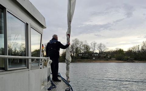 PP-ELT: Segelbootunglück auf dem Otterstädter Altrhein: Jugendliche Seglerin gerettet und sicher an Land gebracht - Foto: presseportal.de