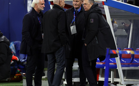 DFB-Präsident Bernd Neuendorf (M) im Gespräch mit DFB-Sportdirektor Rudi Völler, DFL-Aufsichtsratschef Hans-Joachim Watzke und DFB-Geschäftsführer Andreas Rettig. - Foto: Christian Charisius/dpa