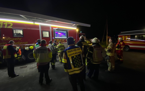 FW Kreis Soest: Großbrand in Rüthen - Rund 250 Einsatzkräfte bekämpfen Brand in einem Sägewerk - Foto: presseportal.de
