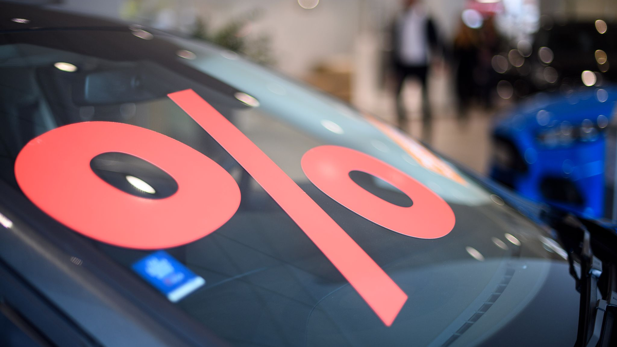 Lautet Auswertung der Preisnachlässe im März versuchen Autohersteller derzeit mit hohen Rabatten den Absatz von Benzin- und Diesel-Modellen anzukurbeln. - Foto: Sebastian Gollnow/dpa