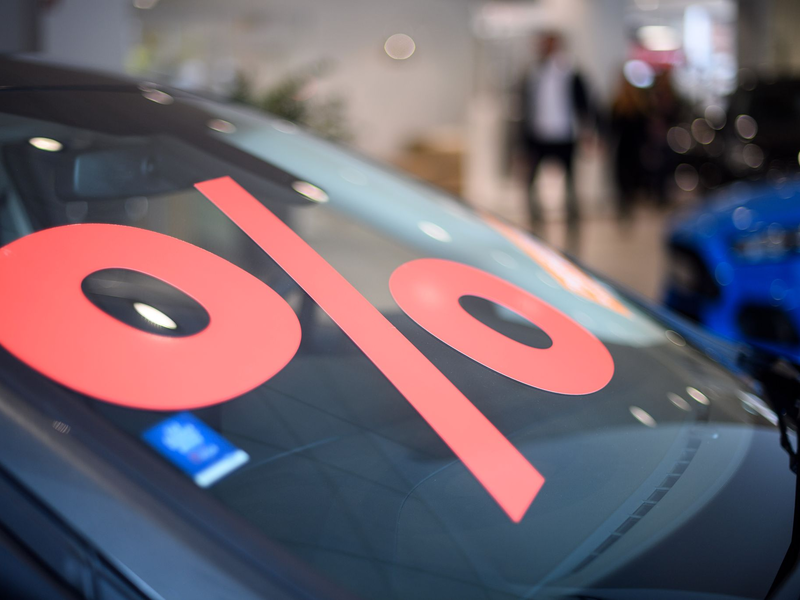 Lautet Auswertung der Preisnachlässe im März versuchen Autohersteller derzeit mit hohen Rabatten den Absatz von Benzin- und Diesel-Modellen anzukurbeln. - Foto: Sebastian Gollnow/dpa