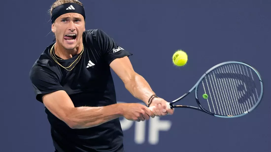 Feierte in Florida einen Auftaktsieg: Alexander Zverev. - Bild: Lynne Sladky/AP