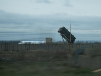 Eine Batterie des Flugabwehrraketensystems Patriot zur Luftraumüberwachung am polnischen Flughafen Jasionka. - Foto: Sebastian Gollnow/dpa