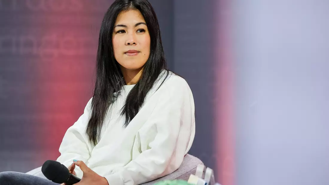 Wissenschaftsthemen für Kinder aufbereitet - Mai Thi Nguyen-Kim stellt auf der Buchmesse ihre Reihe «BiBiBiber hat da mal 'ne Frage» vor. - Bild: Jan Woitas/dpa