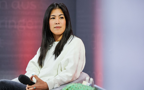 Wissenschaftsthemen für Kinder aufbereitet - Mai Thi Nguyen-Kim stellt auf der Buchmesse ihre Reihe «BiBiBiber hat da mal 'ne Frage» vor. - Foto: Jan Woitas/dpa Wissenschaftsthemen für Kinder aufbereitet - Mai Thi Nguyen-Kim stellt auf der Buchmesse ihre Reihe «BiBiBiber hat da mal 'ne Frage» vor. - Foto: Jan Woitas/dpa