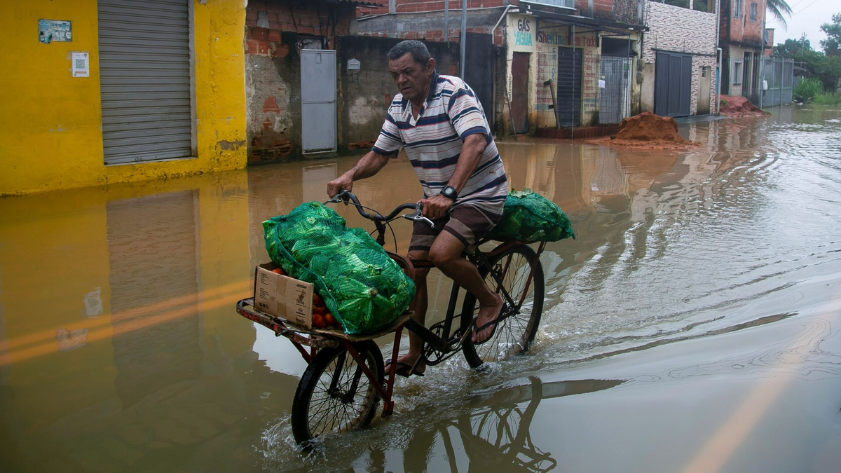 Schwerer Regen hat in Teilen Brasiliens zu Überschwemmungen, Sturzfluten und Erdrutschen geführt. - Foto: Bruna Prado/AP/dpa